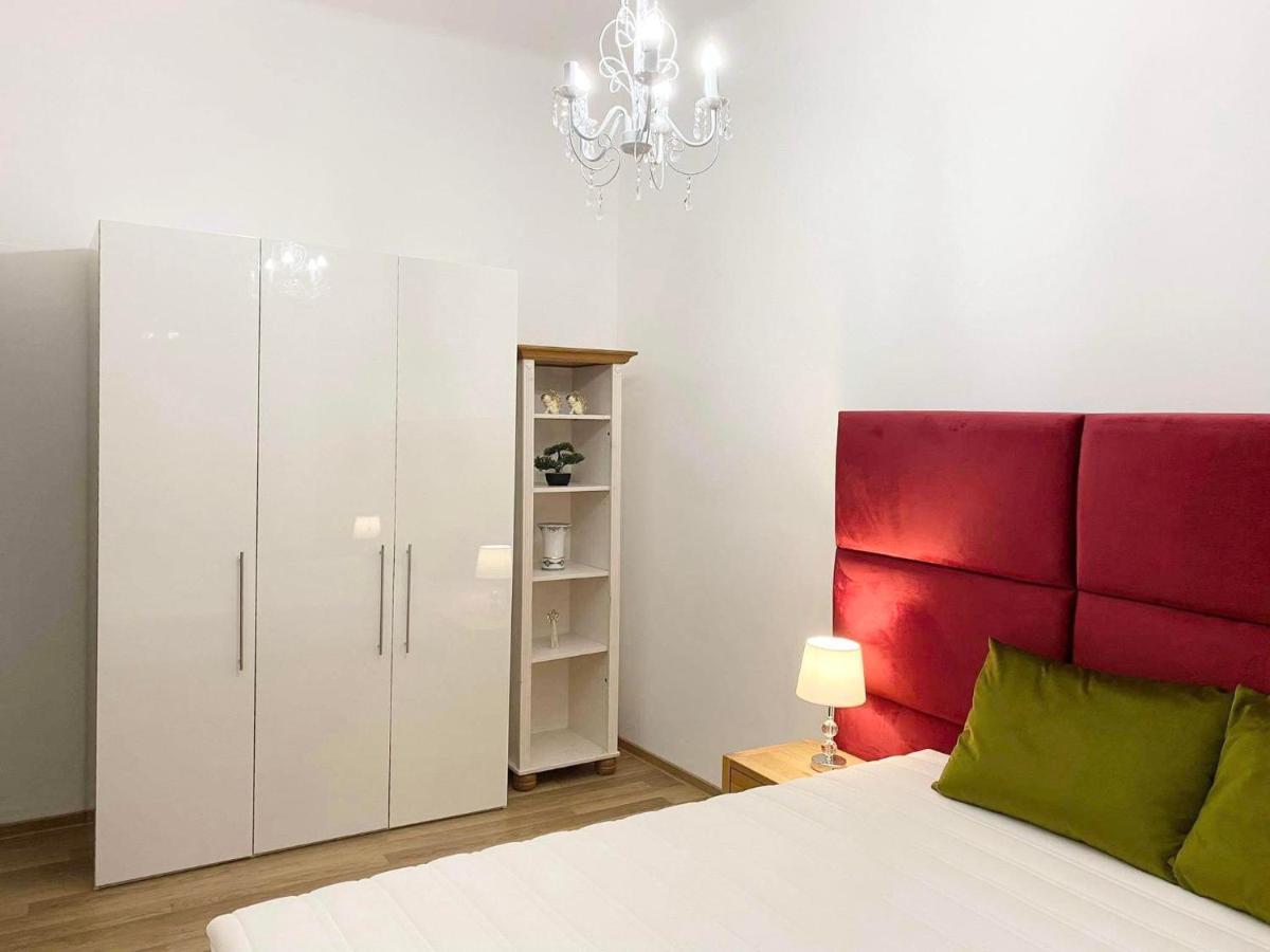 Platanos Apartman ตาตา ภายนอก รูปภาพ